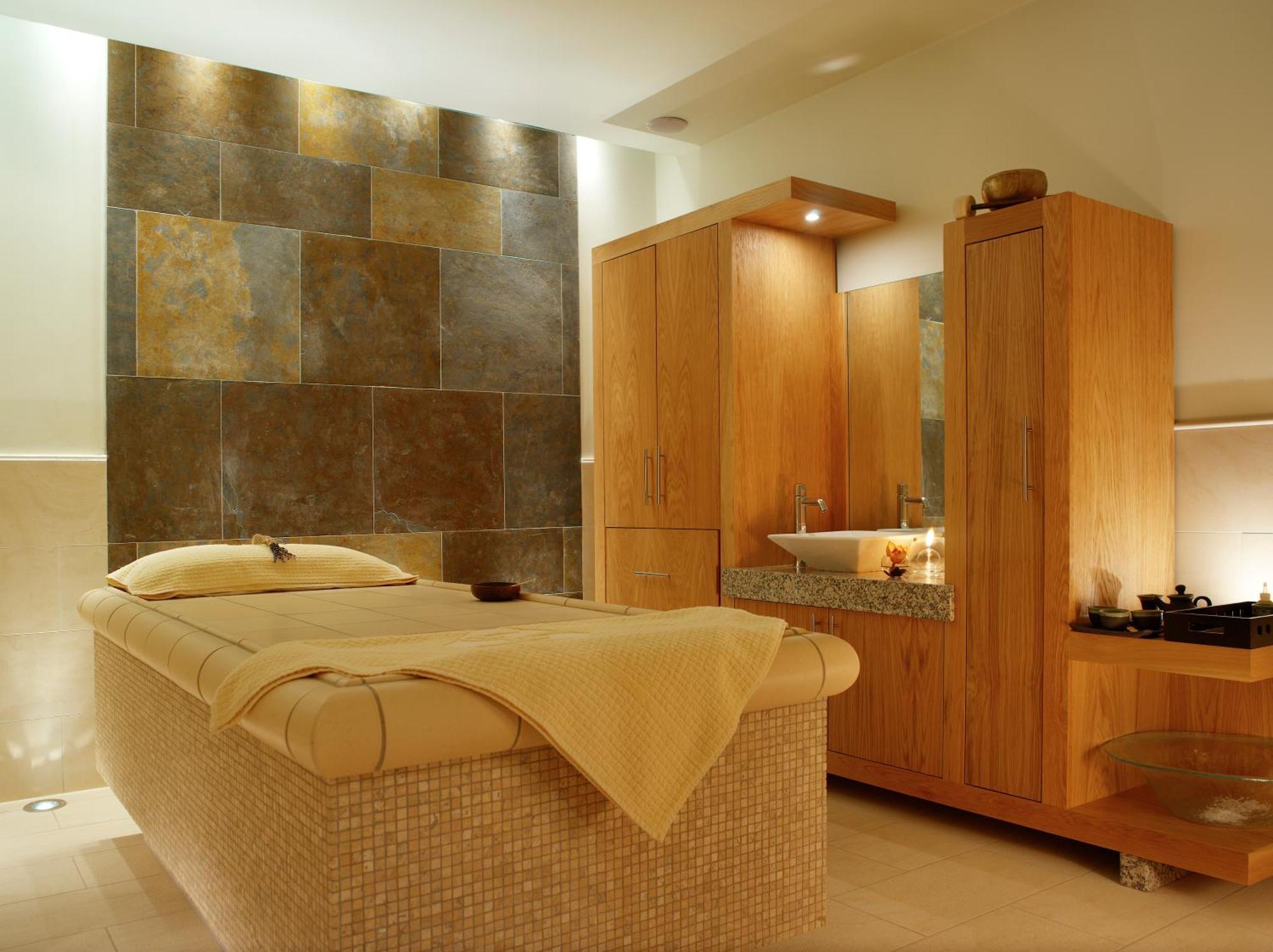 Aghadoe Heights Hotel & Spa Кілларні Екстер'єр фото A treatment room at a spa